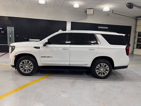 Used 2024 GMC Yukon Denali w/ Advanced Technology Package image 5