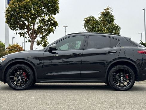 Used 2019 Alfa Romeo Stelvio Ti Sport w/ Quick Order Package 22S Sport AWD/4WD image 2