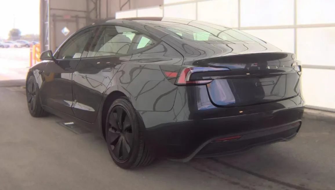 Used 2024 Tesla Model 3 Standard Range RWD image 4