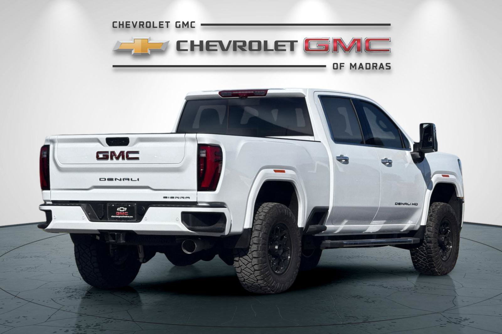 Used 2026 GMC Sierra 2500 Denali w/ Denali Reserve Package AWD/4WD image 3