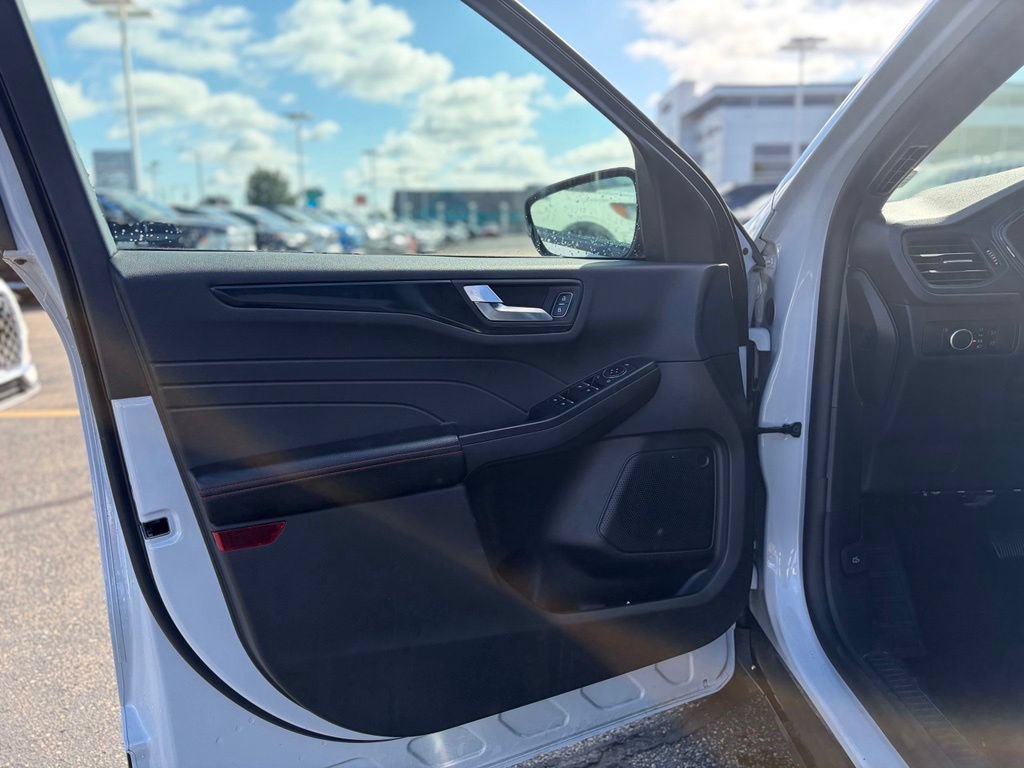 Used 2025 Ford Escape ST-Line AWD/4WD image 17