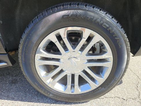 Used 2019 Cadillac Escalade ESV 4WD image 30