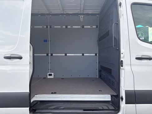 Used 2024 Mercedes-Benz Sprinter 2500 image 19