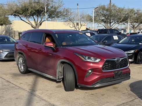 Certified 2022 Toyota Highlander Platinum image 3