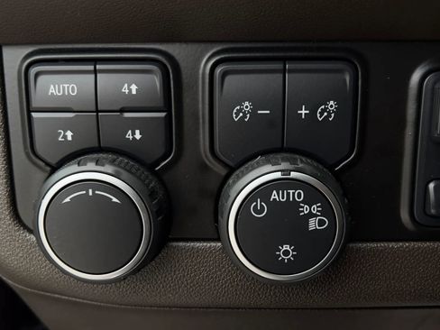 Used 2021 Chevrolet Tahoe LT w/ LT Signature Package image 45