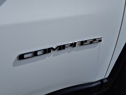 New 2026 Jeep Compass Limited w/ Mopar Graphics Package AWD/4WD image 13