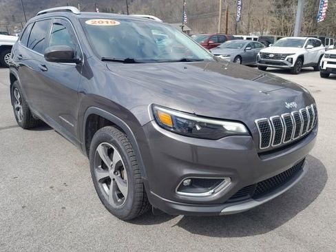 Used 2019 Jeep Cherokee Limited w/ Trailer Tow Group AWD/4WD image 3