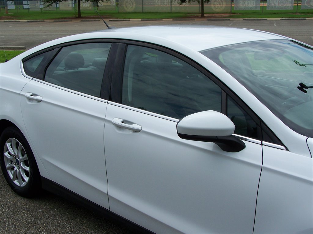 Used 2015 Ford Fusion S FWD image 27