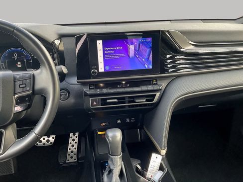 Used 2025 Toyota Camry SE FWD image 7