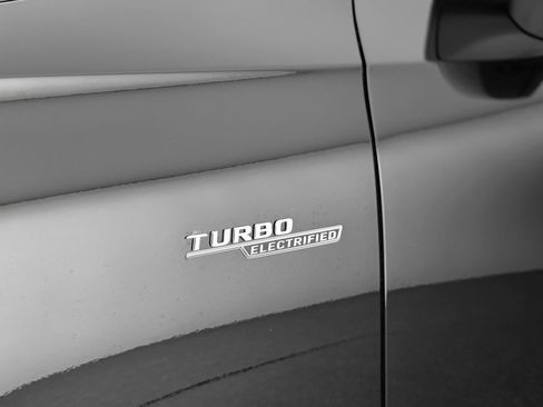 Used 2024 Mercedes-Benz GLC 43 AMG 4MATIC image 42