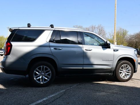 Used 2023 GMC Yukon SLT w/ SLT Premium Package AWD/4WD image 7