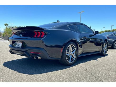 Used 2025 Ford Mustang Coupe RWD image 6
