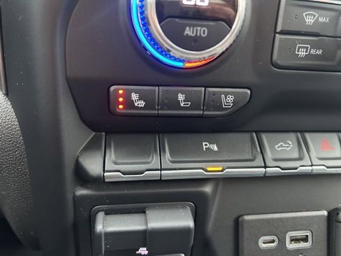 Used 2022 GMC Sierra 1500 Denali w/ Denali Premium Package image 32