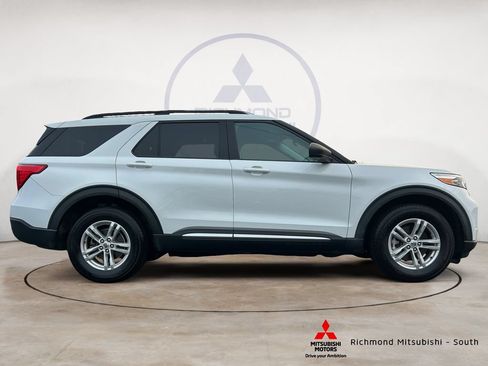 Used 2021 Ford Explorer XLT AWD/4WD image 2