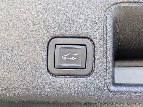 Used 2022 GMC Terrain SLE w/ Driver Convenience Package image 13