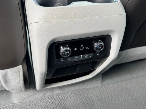 Used 2024 GMC Acadia Denali w/ Super Cruise Package image 8