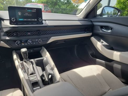 Certified 2025 Honda Accord LX image 28