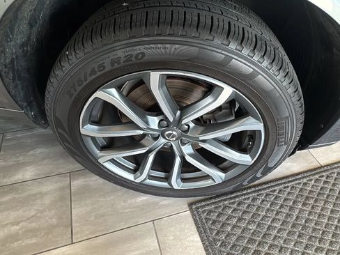 Used 2017 Volvo XC90 T6 Momentum w/ Vision Package AWD/4WD image 16