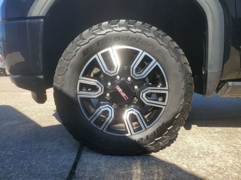 Used 2021 GMC Sierra 2500 AT4 w/ AT4 Premium Plus Package image 8