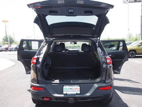 Used 2016 Jeep Cherokee Trailhawk w/ Comfort/Convenience Group AWD/4WD image 5