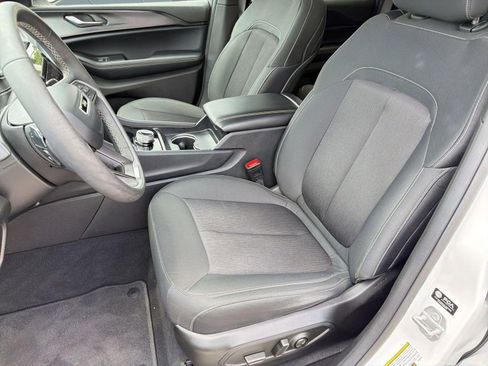 Used 2025 Jeep Grand Cherokee Laredo X RWD image 23