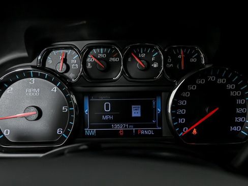 Used 2018 Chevrolet Suburban Premier AWD/4WD image 21