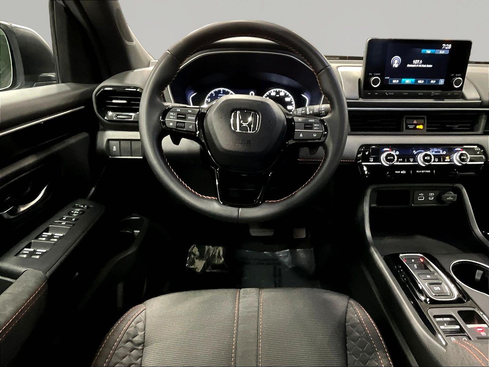 Used 2025 Honda Pilot Sport image 8