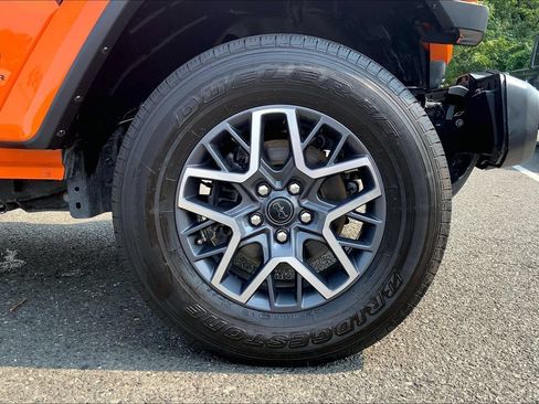 Certified 2025 Jeep Wrangler Unlimited Sahara AWD/4WD image 9
