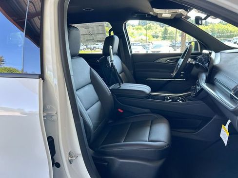New 2026 Chevrolet Traverse LT w/ Driver Confidence Package AWD/4WD image 27