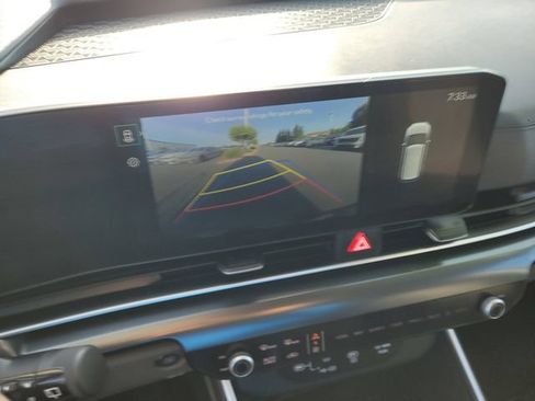 Used 2025 Kia Carnival FWD image 12