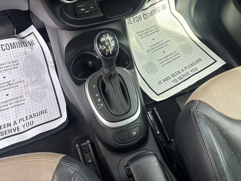 Used 2014 FIAT 500L Lounge FWD image 25