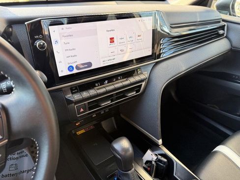 Used 2025 Toyota Camry SE image 25