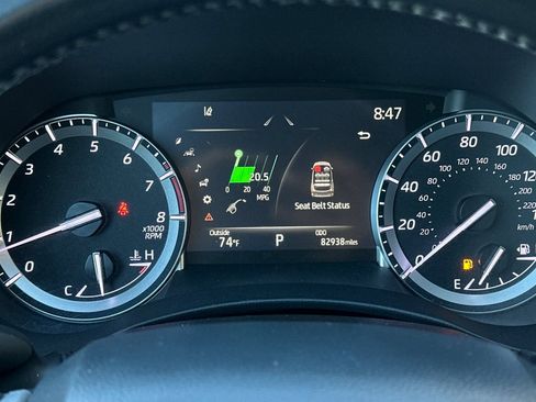 Used 2022 Toyota Highlander XLE FWD image 25
