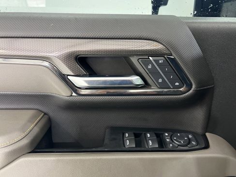 Used 2024 Chevrolet Silverado 2500 ZR2 w/ Technology Package image 21