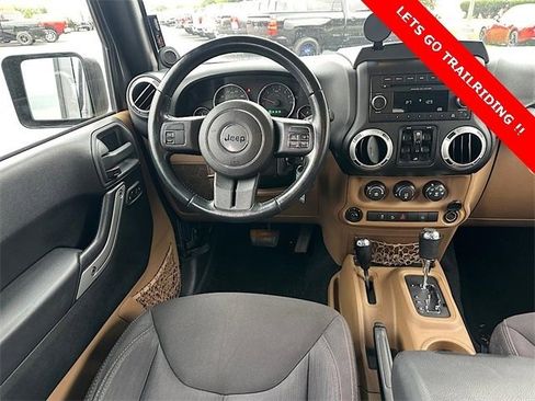 Used 2014 Jeep Wrangler Unlimited Sahara image 22