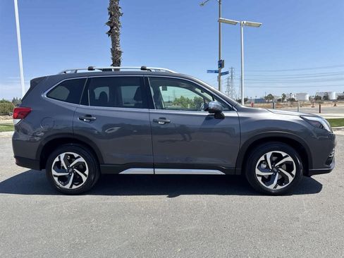 Used 2023 Subaru Forester Touring image 3