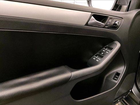 Used 2013 Volkswagen Jetta GLI Autobahn image 23