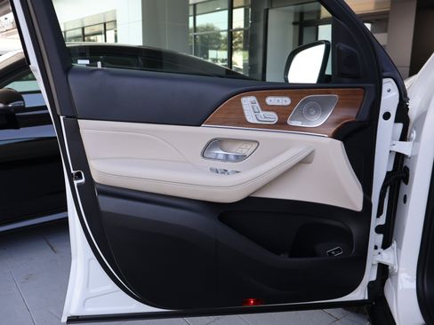 Certified 2025 Mercedes-Benz GLS 450 4MATIC image 13