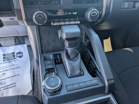 Used 2025 Toyota Tacoma SR5 AWD/4WD image 17