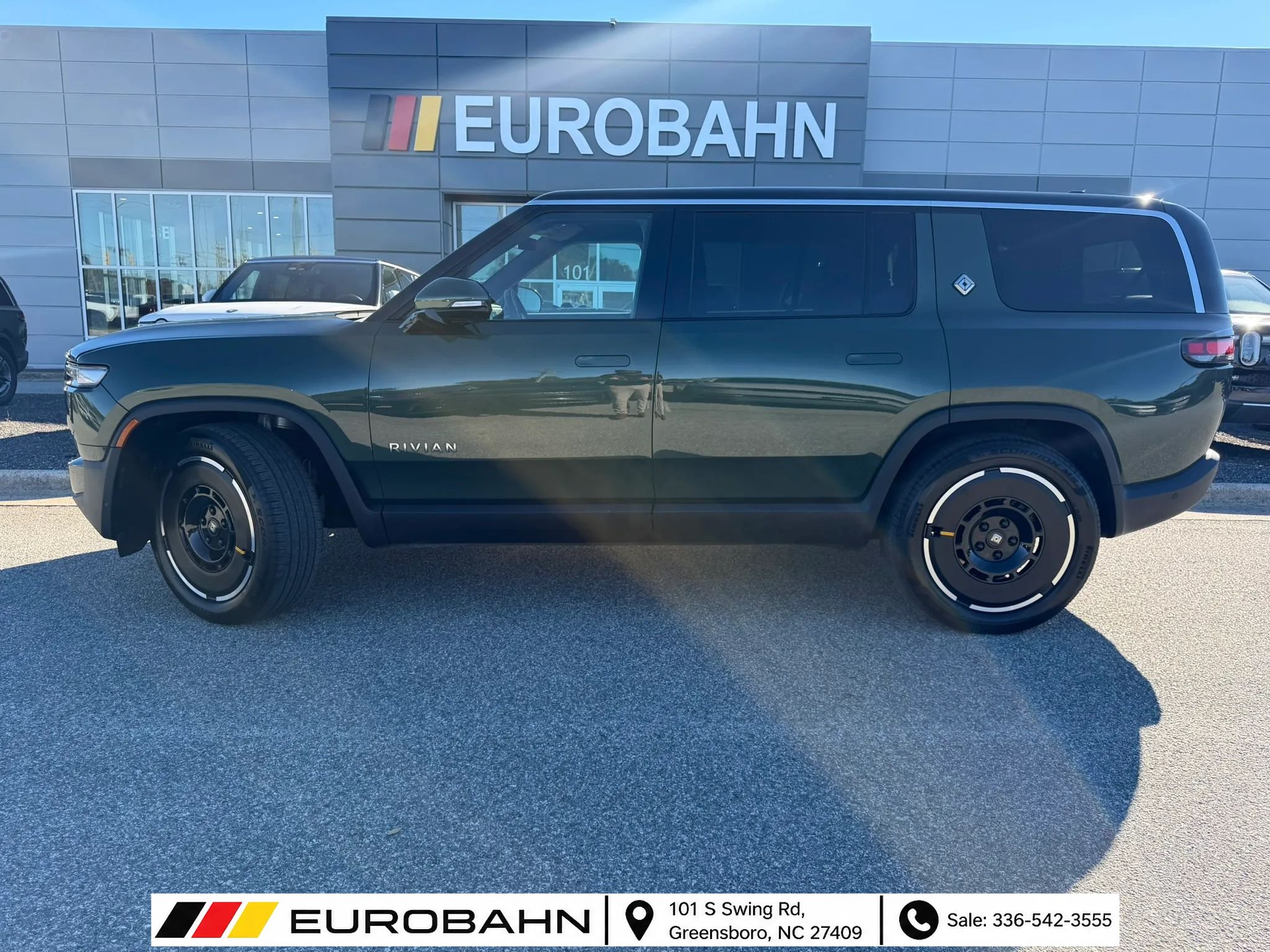 Used 2025 Rivian R1S Adventure Dual AWD/4WD image 2