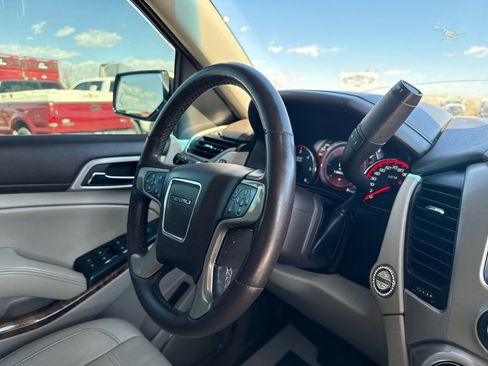 Used 2015 GMC Yukon Denali w/ Premium Package image 17