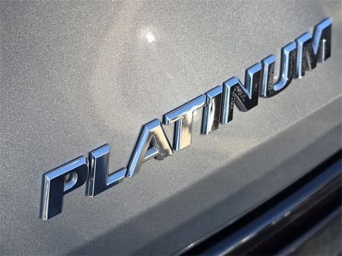 Used 2025 Toyota Sienna Platinum image 7