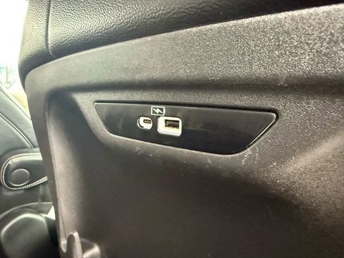 Used 2022 Chrysler Pacifica Touring-L image 28