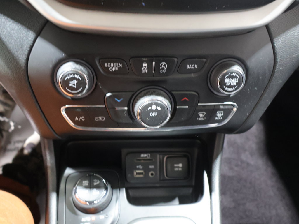 Used 2016 Jeep Cherokee Trailhawk w/ Cold Weather Group AWD/4WD image 28