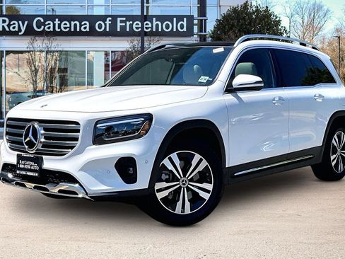 Used 2026 Mercedes-Benz GLB 250 4MATIC image 1