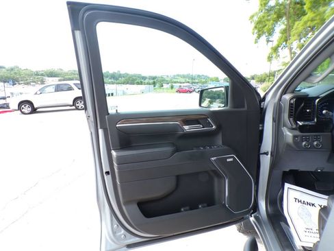 Used 2024 Chevrolet Silverado 1500 LT Trail Boss w/ LT Trail Boss Premium Package AWD/4WD image 22