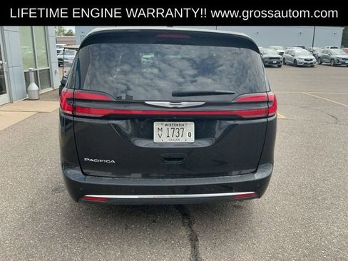 Used 2024 Chrysler Pacifica Touring-L FWD image 6