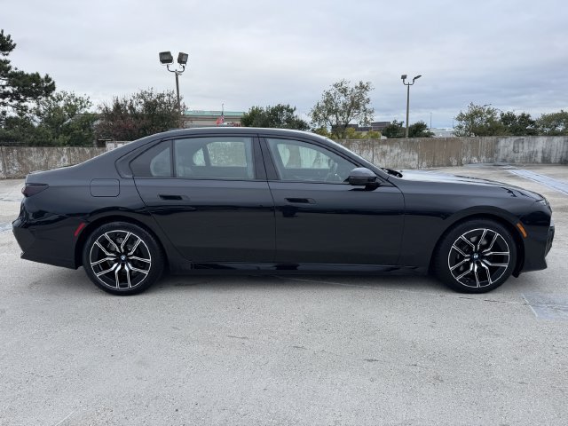Used 2026 BMW 740i xDrive AWD/4WD image 4