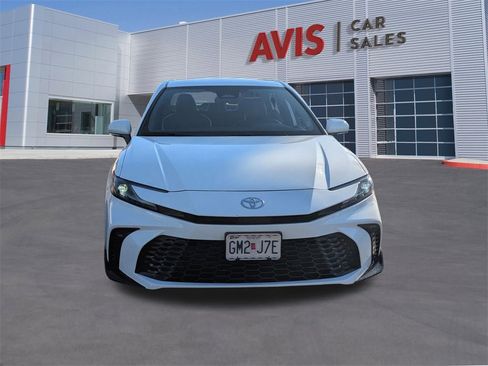 Used 2025 Toyota Camry SE image 2