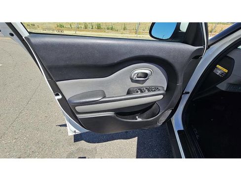 Used 2017 Kia Soul + image 26